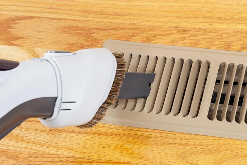 cleaning air ducts with vacuum