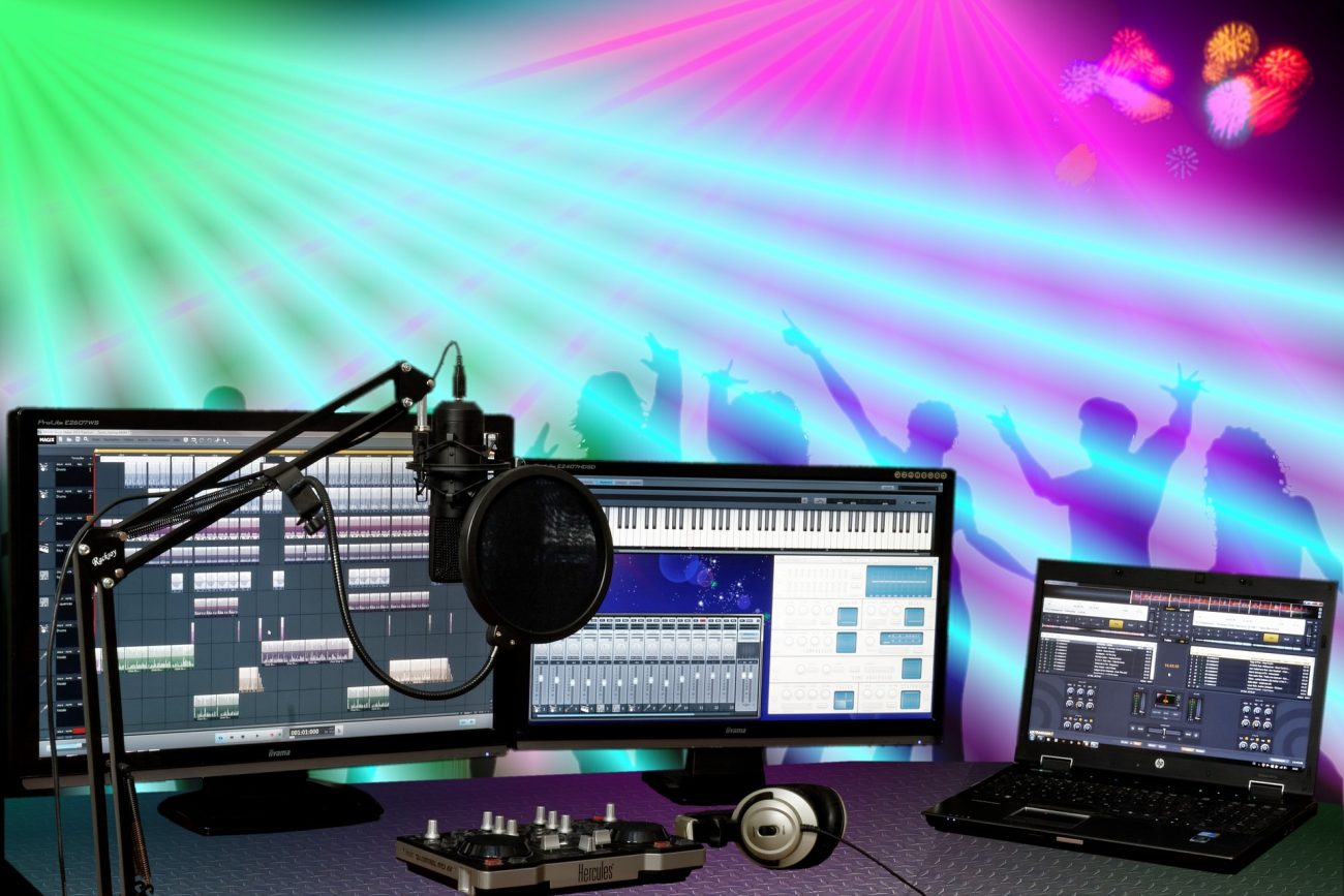 How To Choose The Best Microphone Stand For Your Needs